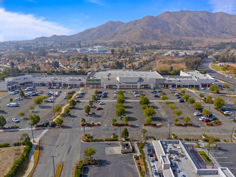 23575 Sunnymead Ranch Pky, Moreno Valley, CA en alquiler - Foto del edificio - Imagen 2 de 6