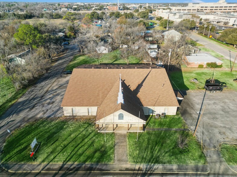 325 S Cowan Ave, Lewisville, TX en venta - Foto principal - Imagen 1 de 21