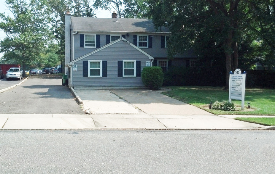 103 E Gate Dr, Cherry Hill, NJ en venta - Foto principal - Imagen 1 de 10