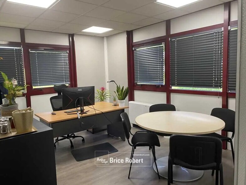 Oficina en L'Isle-d'Abeau en venta - Foto del edificio - Imagen 2 de 11
