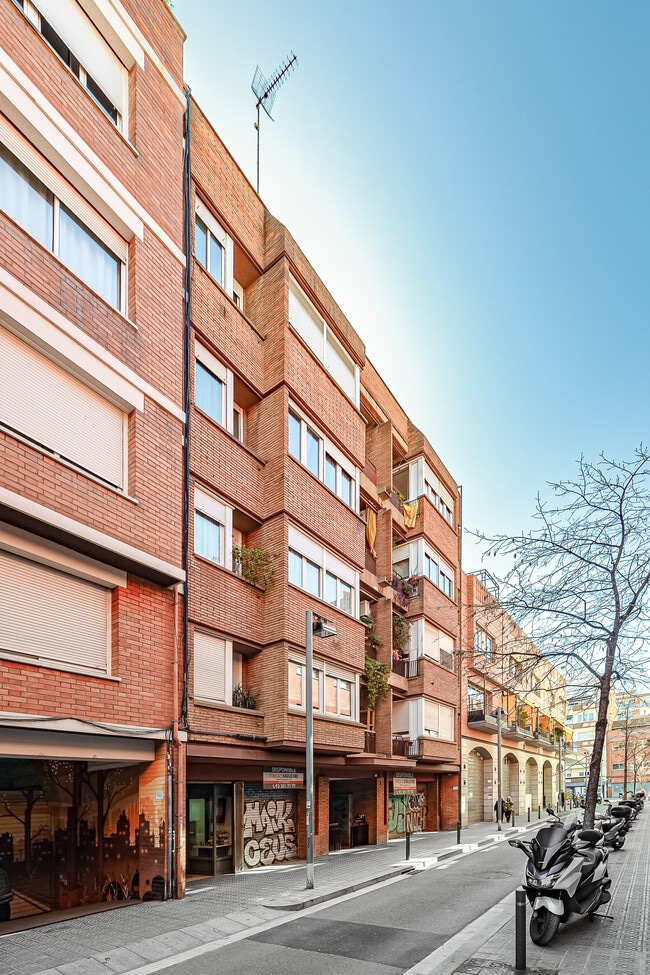 Más detalles de Carrer de Caballero, 10, Barcelona - Edificio residencial​ en venta