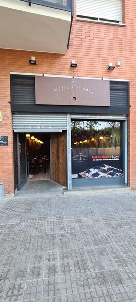 Edificio residencial en Castellar del Vallès, Barcelona en venta - Foto del edificio - Imagen 2 de 3