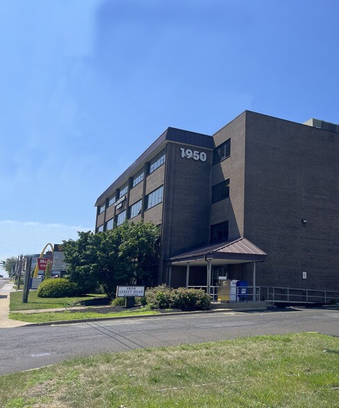 1950 Street Rd, Bensalem, PA en alquiler - Foto del edificio - Imagen 2 de 12