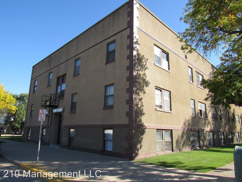 402 2nd Ave NW, Jamestown, ND en venta - Foto del edificio - Imagen 2 de 2