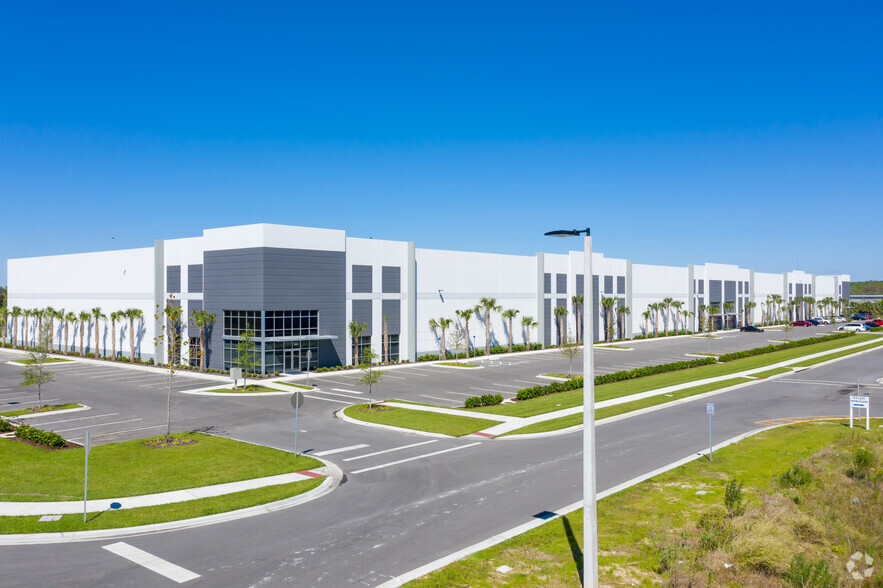 Narcissus Ave, Sanford, FL en alquiler - Foto del edificio - Imagen 1 de 15