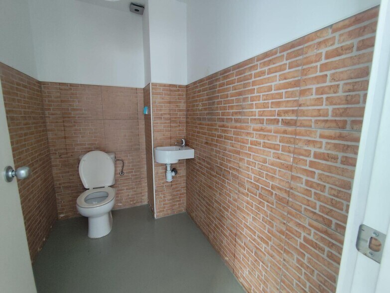 Local en Córdoba, Córdoba en alquiler - Foto del edificio - Imagen 3 de 10