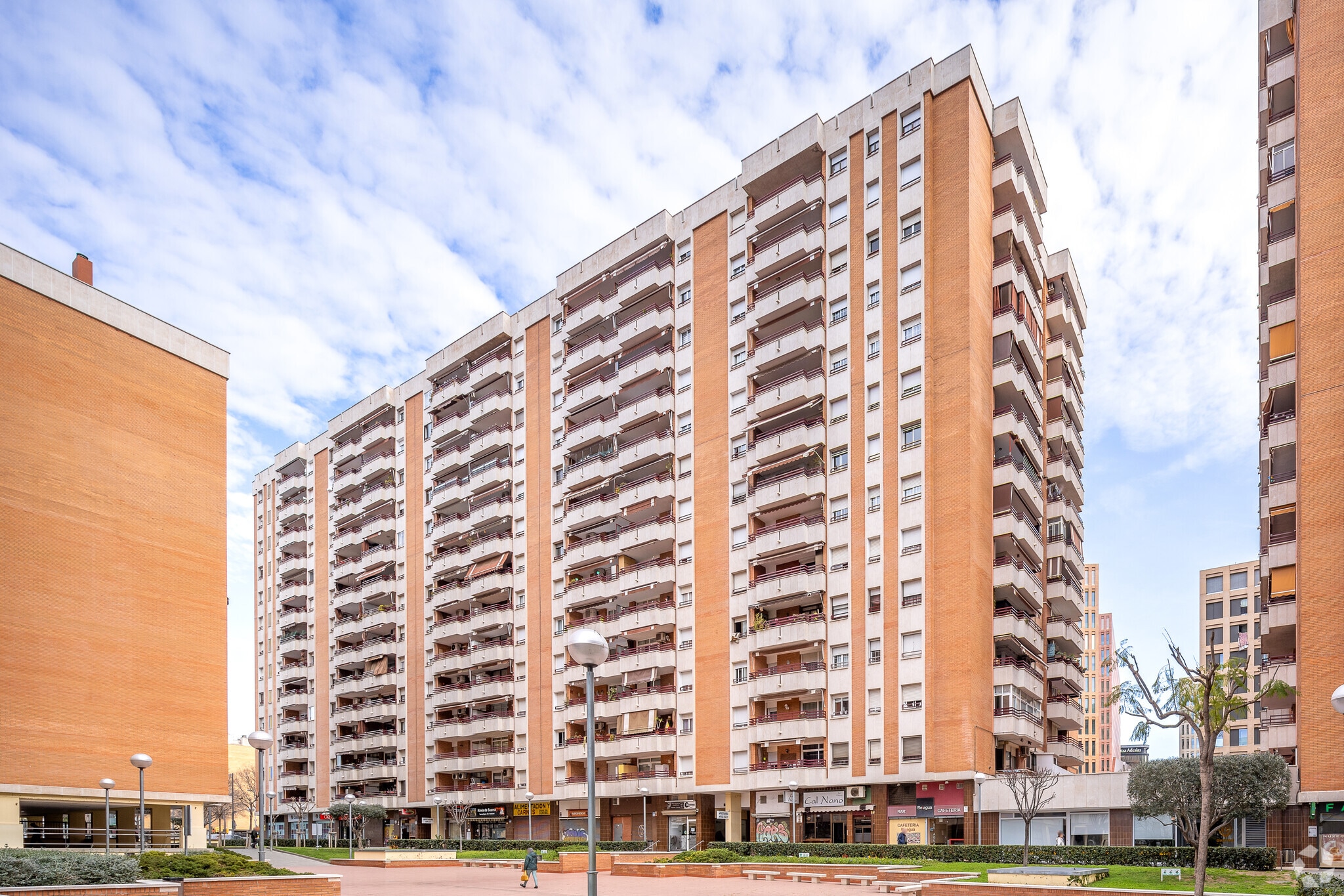 Edificio residencial en L'Hospitalet de Llobregat, Barcelona en venta Foto principal- Imagen 1 de 5