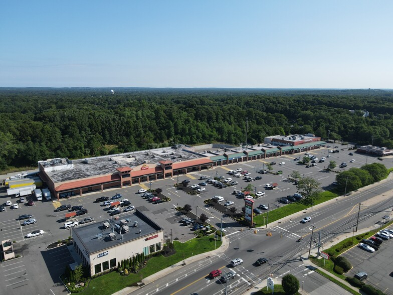 601 Portion Rd, Ronkonkoma, NY en alquiler - Foto del edificio - Imagen 2 de 22