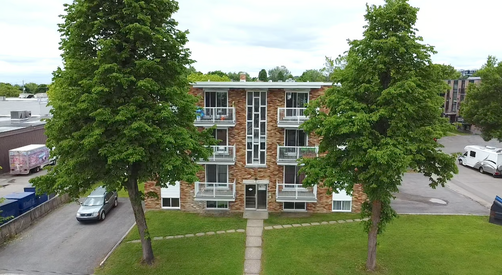 Portfolio du Patelin , Les Rivières cartera de 5 inmuebles en venta en LoopNet.es - Foto del edificio - Imagen 1 de 5