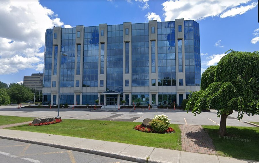 3400 Boul Du Souvenir, Laval, QC en alquiler - Foto del edificio - Imagen 3 de 11