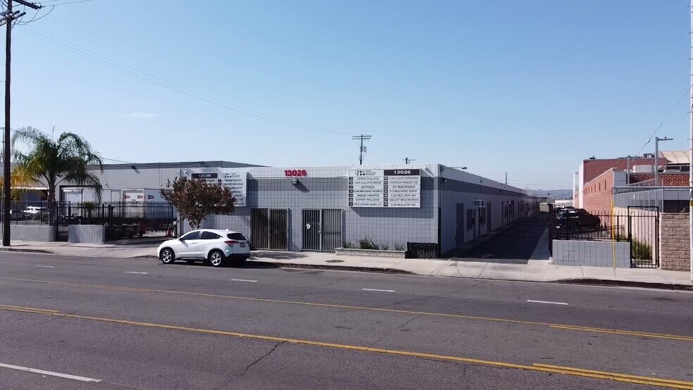 13026 Saticoy St, North Hollywood, CA en venta - Foto del edificio - Imagen 1 de 1