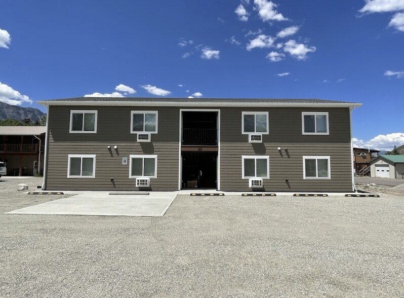 305 Spring Street, Gardiner, MT en venta - Foto principal - Imagen 1 de 15