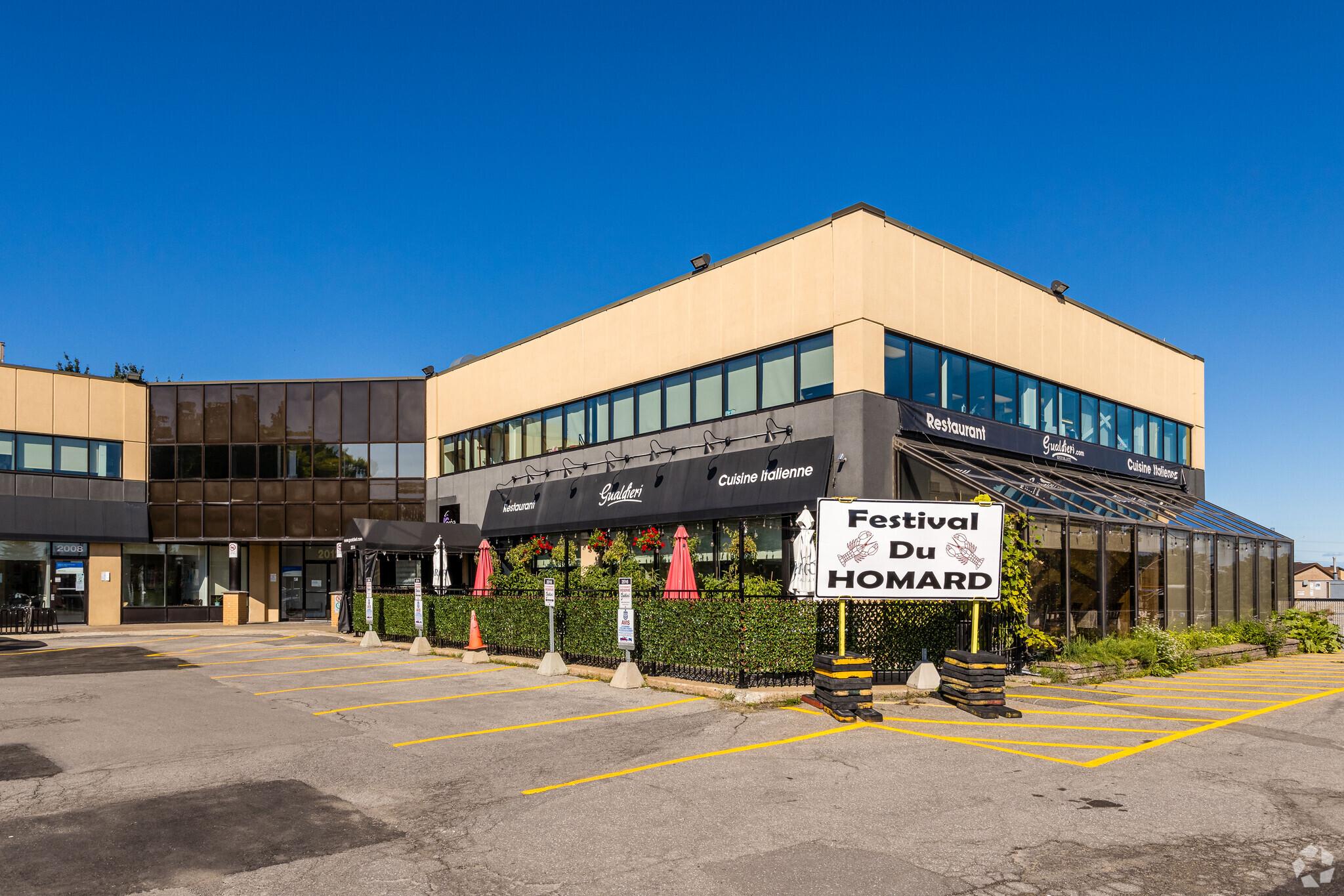 2000-2016 Boul René-Laennec, Laval, QC en alquiler Foto del edificio- Imagen 1 de 7