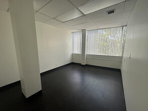 11704 Wilshire Blvd, Los Angeles, CA en alquiler Foto del interior- Imagen 2 de 6