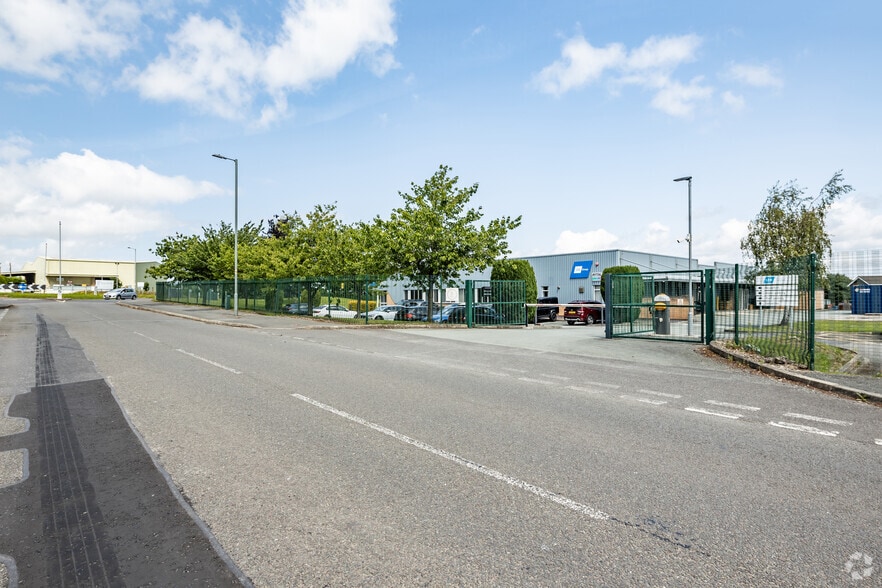 Manor Ln, Deeside en venta - Foto del edificio - Imagen 3 de 4