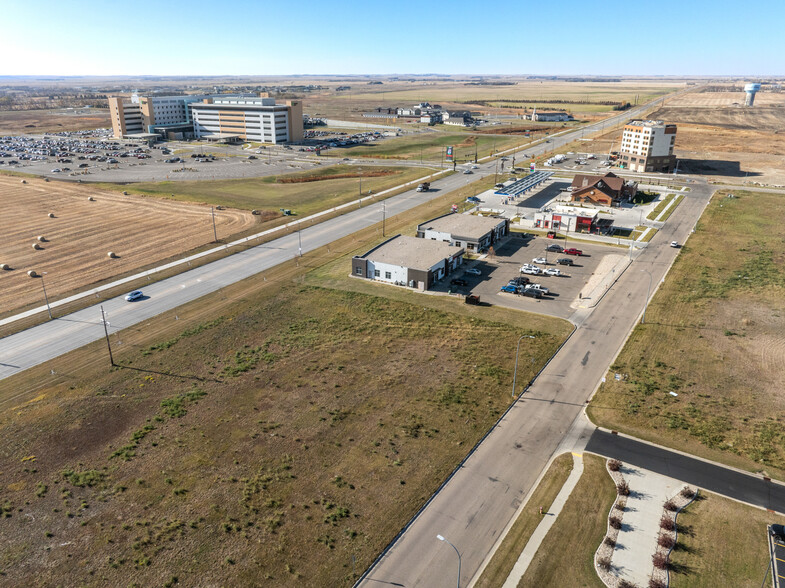 2101 36th Ave SW, Minot, ND en venta - Foto del edificio - Imagen 1 de 4