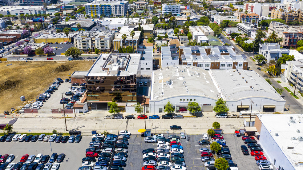 1135 N Mansfield Ave, Hollywood, CA en alquiler - Foto del edificio - Imagen 3 de 3