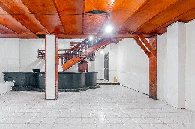 Más detalles de Calle Muñoz Degraín, 3, Oviedo - Local en venta