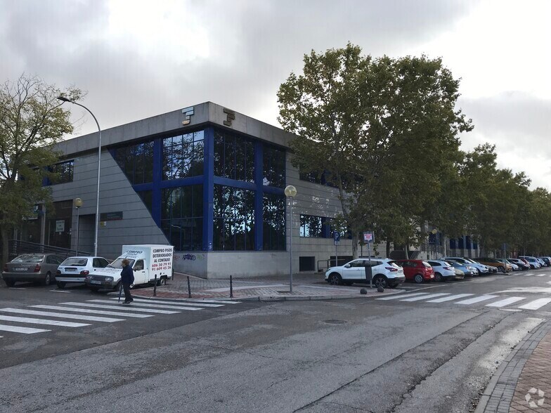 Local en Fuenlabrada, Madrid en venta - Foto del edificio - Imagen 3 de 3