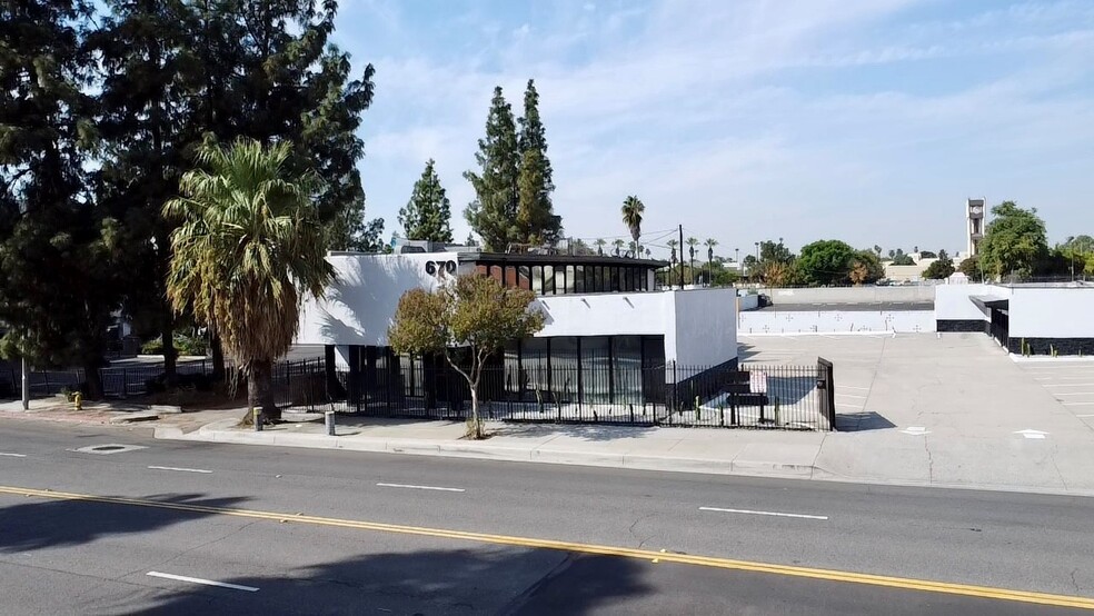 670 N Arrowhead Ave, San Bernardino, CA en venta - Foto del edificio - Imagen 1 de 22