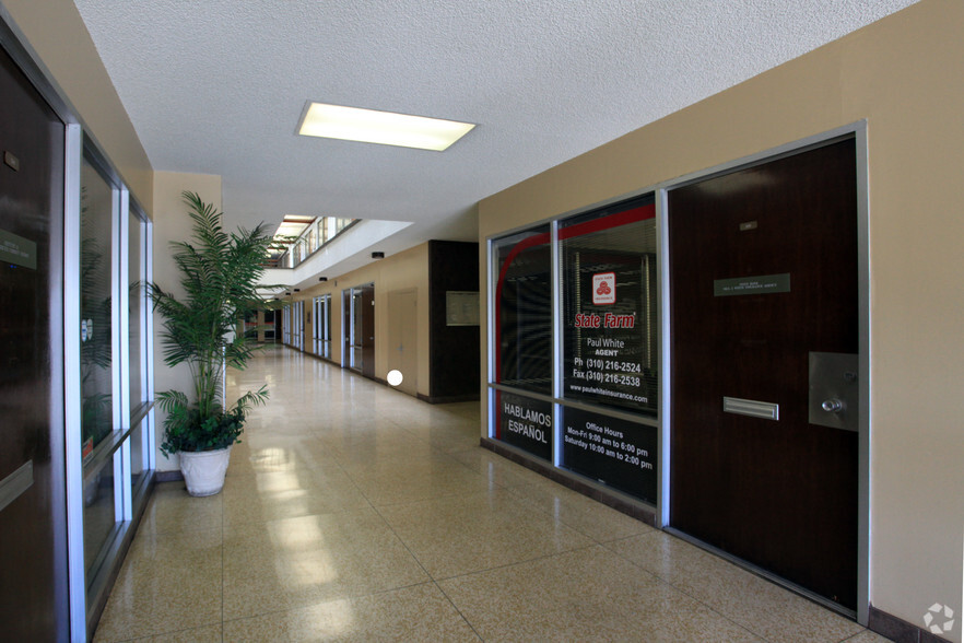 6820 La Tijera Blvd, Los Angeles, CA en alquiler - Lobby - Imagen 2 de 7