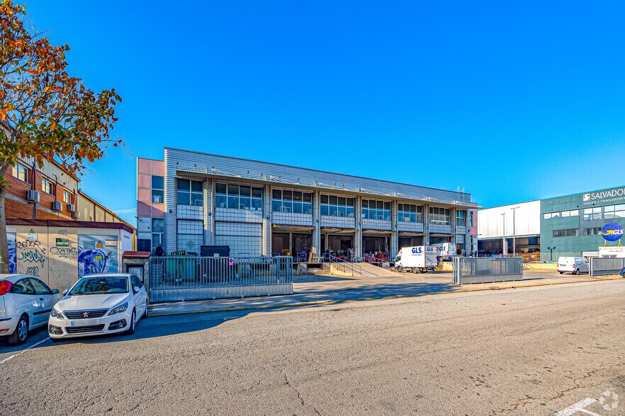 Nave en Cornellà de Llobregat, Barcelona en alquiler - Foto del edificio - Imagen 3 de 9