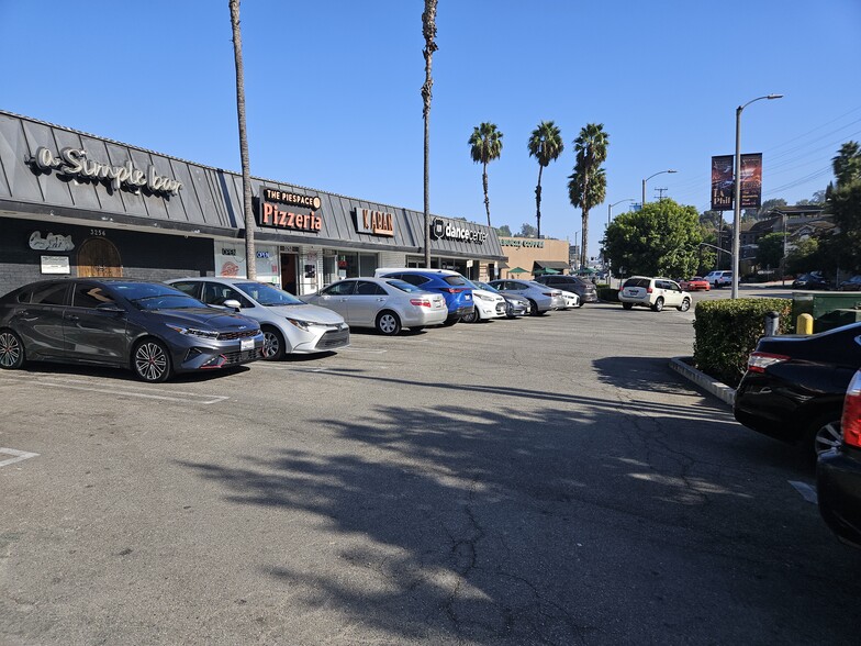 3242-3278 Cahuenga Blvd W, Los Angeles, CA en alquiler - Foto del edificio - Imagen 2 de 8