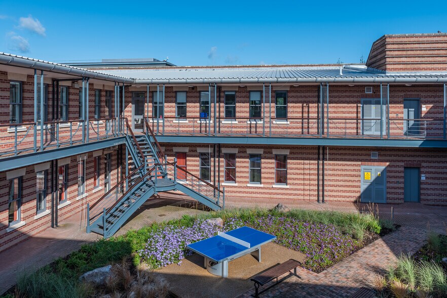 200-240 Park Ave, Almondsbury en alquiler - Foto del edificio - Imagen 3 de 7