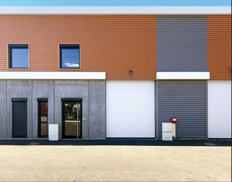 165 Avenue Henri Schneider, Meyzieu en alquiler - Foto del edificio - Imagen 1 de 10