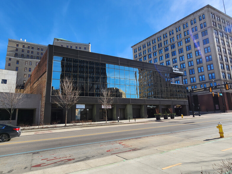 137-147 S Main St, Akron, OH en venta - Foto del edificio - Imagen 2 de 6