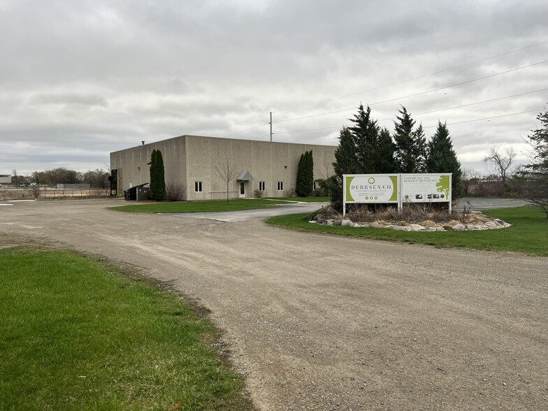 250 Industrial Dr, Omro, WI en venta - Foto principal - Imagen 1 de 27