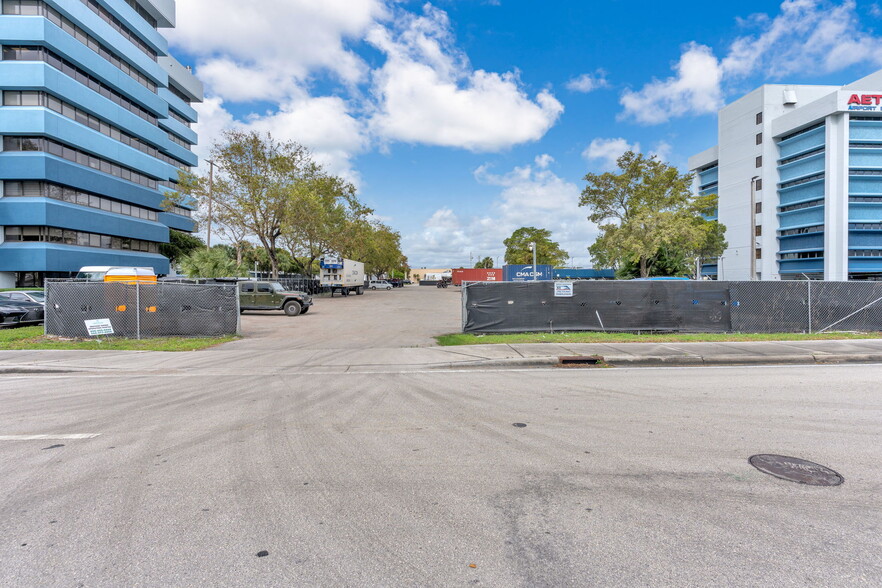 7240 NW 12th St, Miami, FL en alquiler - Foto del edificio - Imagen 2 de 21