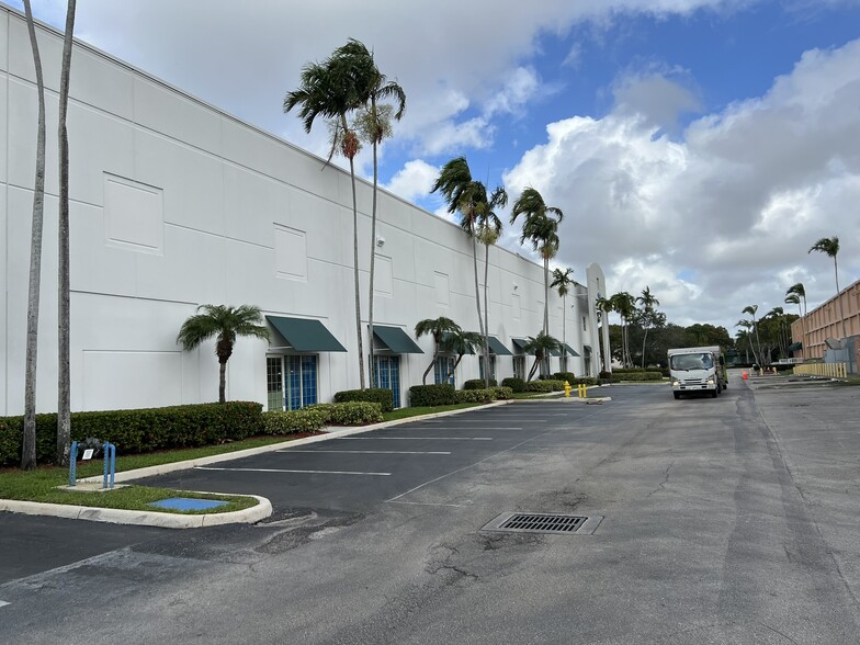 2105-2153 NW 86th Ave, Miami, FL en alquiler - Foto del edificio - Imagen 3 de 8