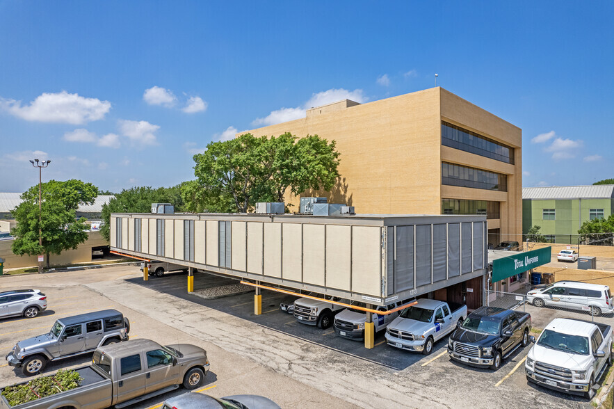 1305 W 34th St, Austin, TX en alquiler - Foto del edificio - Imagen 3 de 22