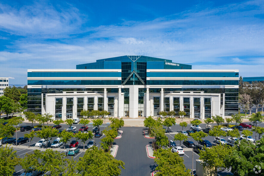 303 Twin Dolphin Dr, Redwood City, CA en alquiler - Foto del edificio - Imagen 2 de 14