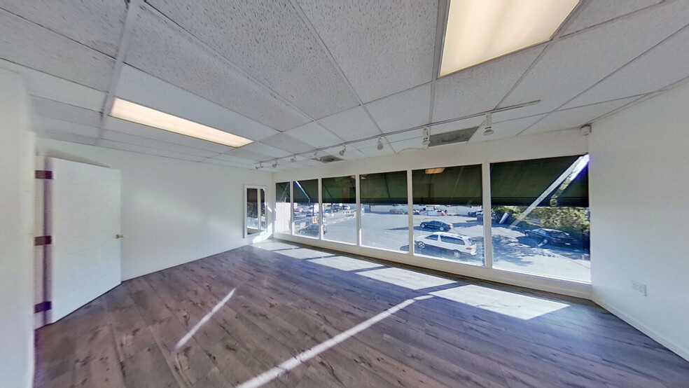 21044 Sherman Way, Canoga Park, CA en alquiler - Foto del interior - Imagen 1 de 20