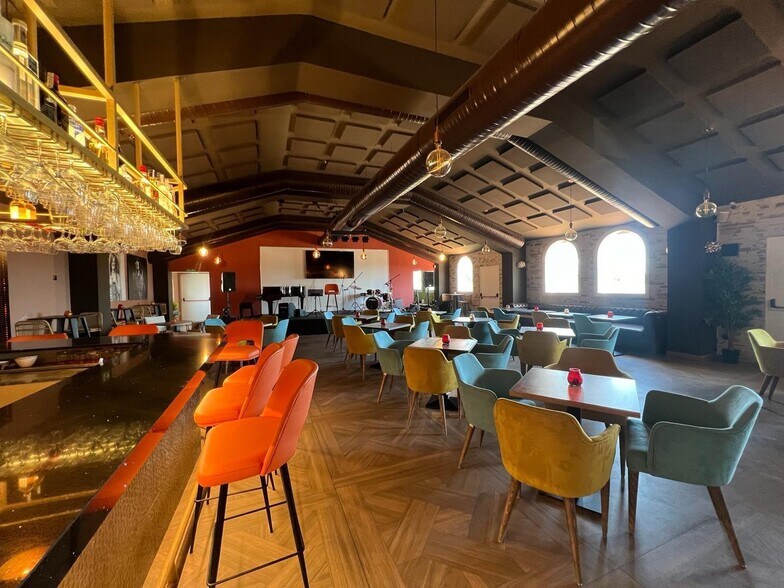 Local en Estepona en venta - Foto del edificio - Imagen 1 de 18