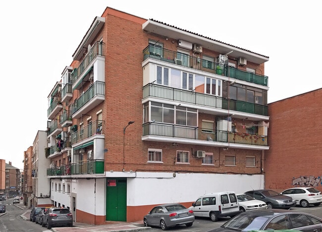 Más detalles de Calle Ramón Esteban, 12, San Sebastián de los Reyes - Edificio residencial​ en venta