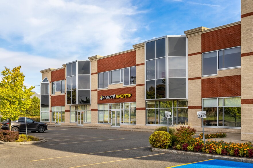 6700 Boul Pierre-Bertrand, Québec, QC en alquiler - Foto del edificio - Imagen 3 de 9