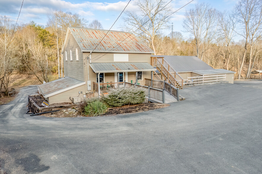 4903 N Roan St, Johnson City, TN en venta - Foto del edificio - Imagen 3 de 53