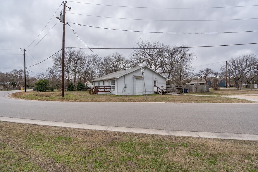 205 E Myrtle Ln, Liberty Hill, TX en venta - Foto del edificio - Imagen 3 de 31