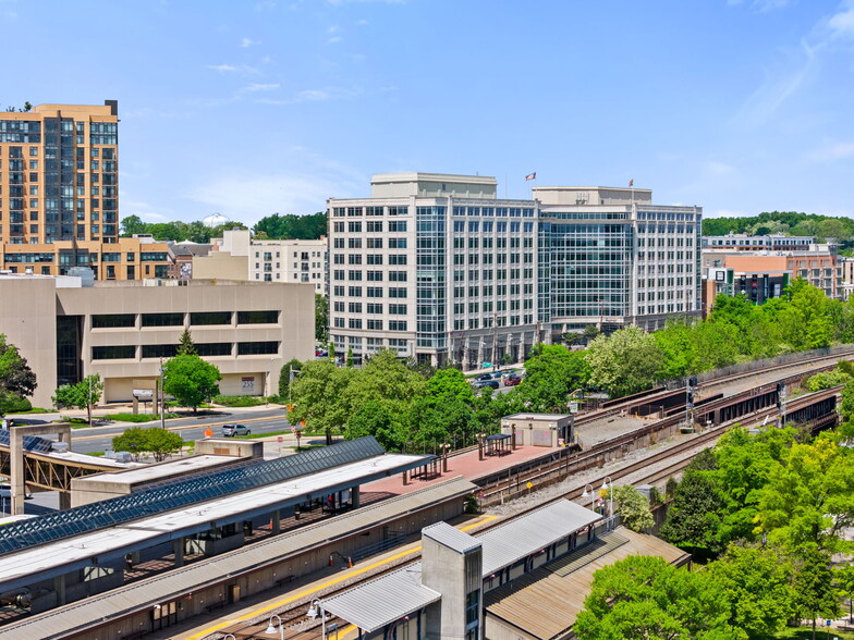 121 Rockville Pike, Rockville, MD en alquiler - Foto del edificio - Imagen 2 de 27