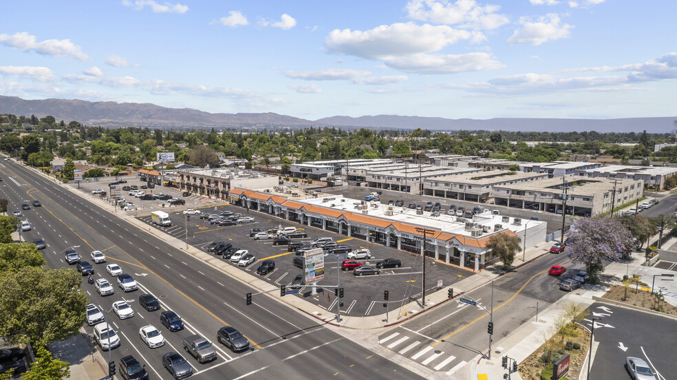 8372 Topanga Canyon Blvd, Los Angeles, CA en alquiler - Foto del edificio - Imagen 2 de 7