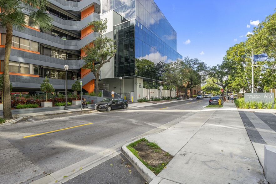 3326 Mary St, Coconut Grove, FL en alquiler - Foto del edificio - Imagen 3 de 4