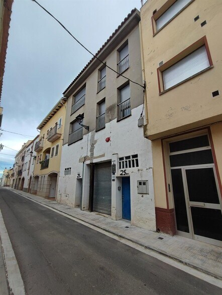 Edificio residencial en La Bisbal del Penedès, Tarragona en venta - Foto del edificio - Imagen 3 de 16