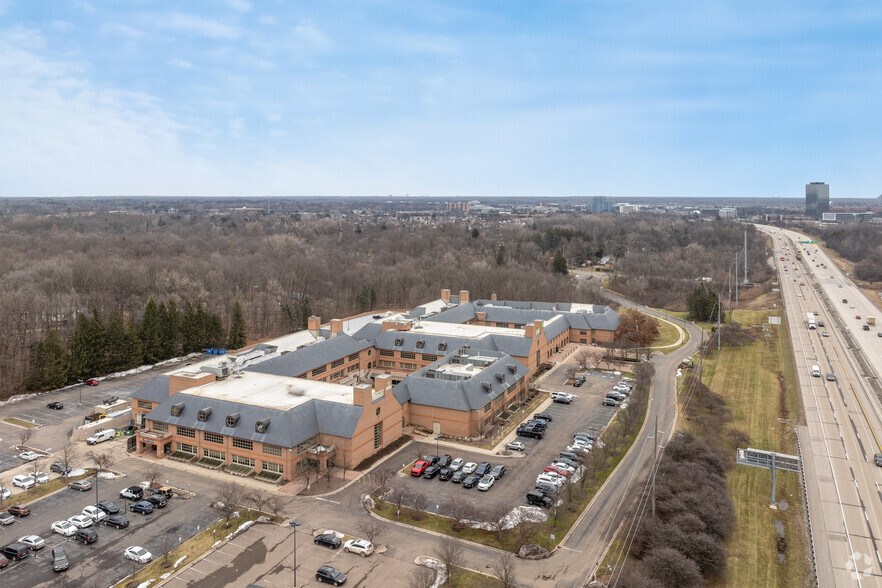 27777 Inkster Rd, Farmington Hills, MI en alquiler - Foto del edificio - Imagen 1 de 23