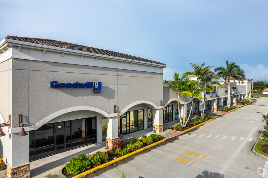 SEC Colonial Blvd & Treeline Ave, Fort Myers, FL en alquiler - Foto del edificio - Imagen 1 de 11