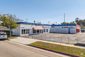 High-Visibility Mixed-Use Storefront Near I-5 - Inmueble