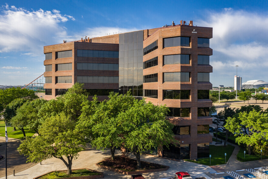 2000 E Lamar Blvd, Arlington, TX en alquiler - Foto del edificio - Imagen 1 de 14