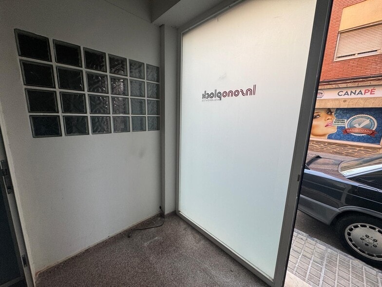 Local en Elda, Alicante en venta - Vestíbulo - Imagen 3 de 23